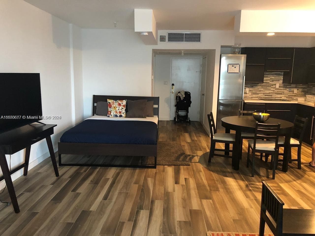 5401 Collins Ave 410 photo 20