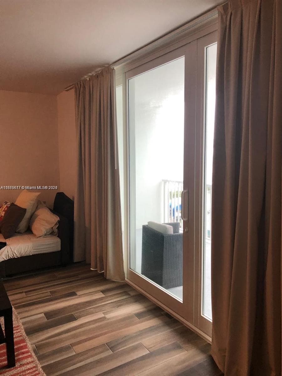 5401 Collins Ave 410 photo 18