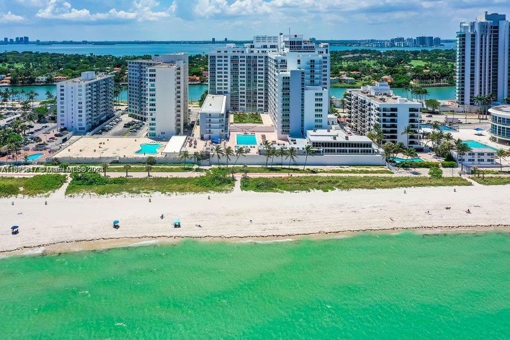 5401 Collins Ave 410 photo 4