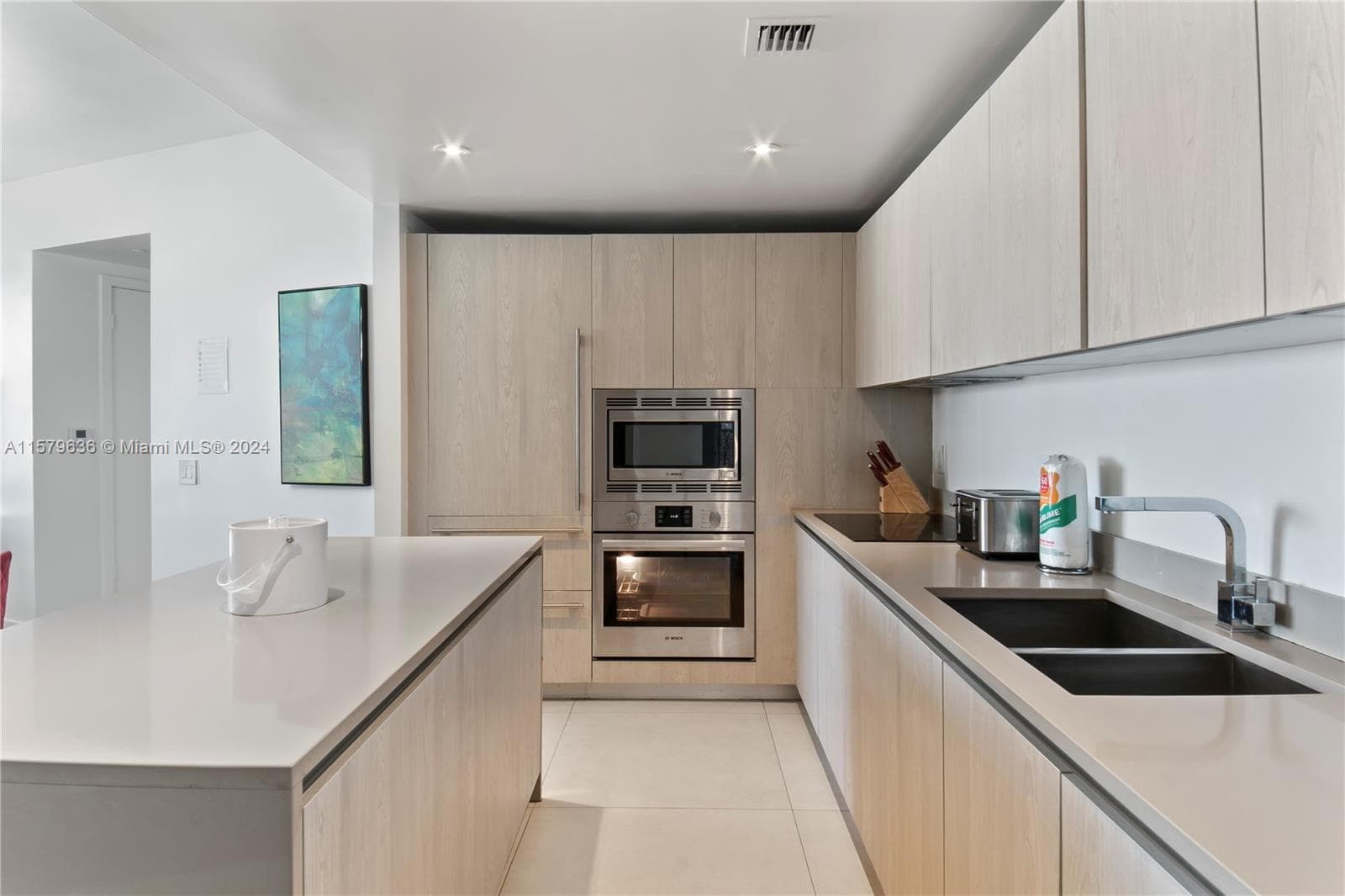 4111 Ocean Dr 3108 photo 2