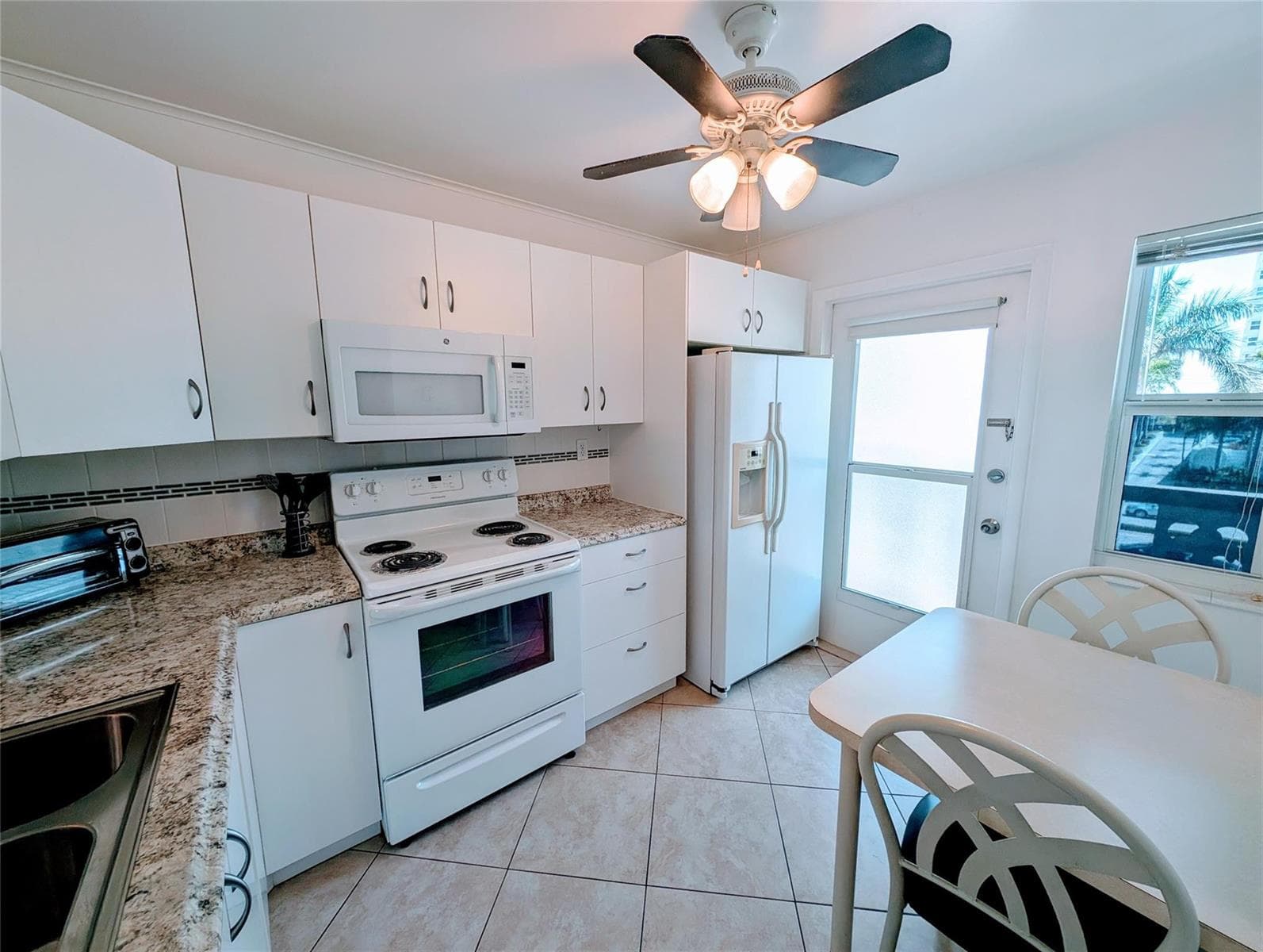 1893 S Ocean Drive 405 photo 1