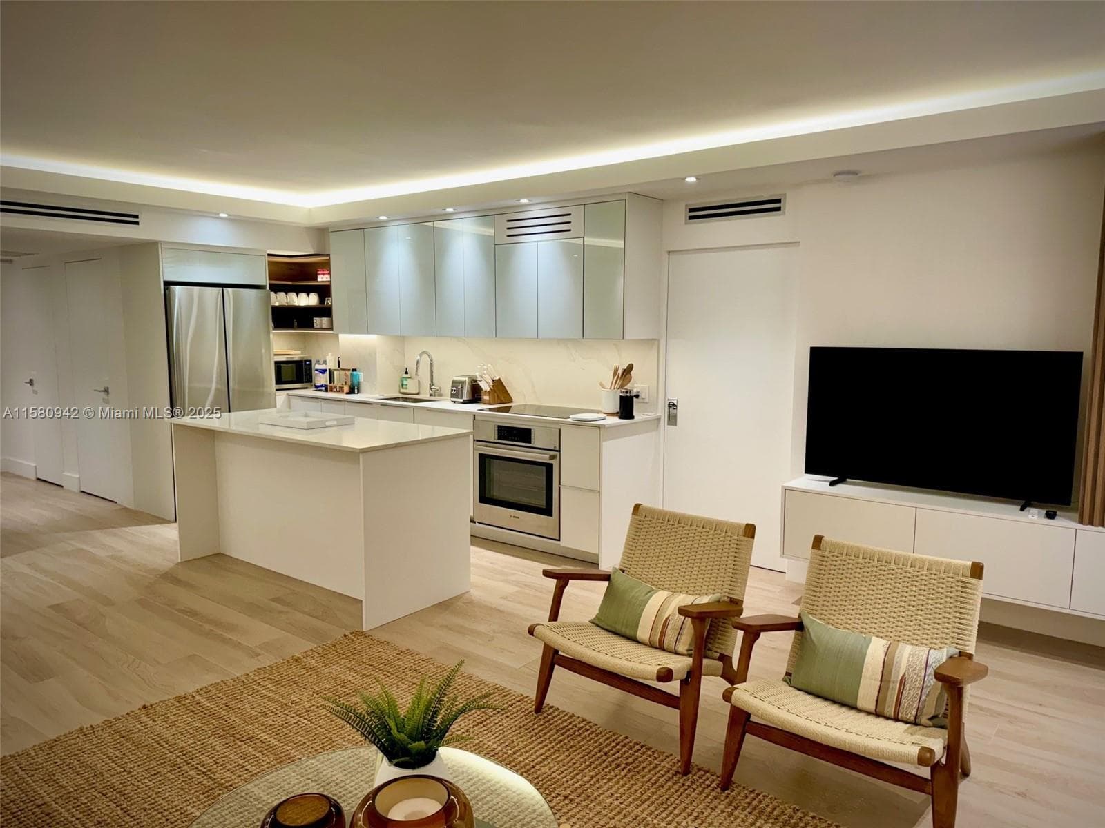 2301 Collins Ave 837 photo 6