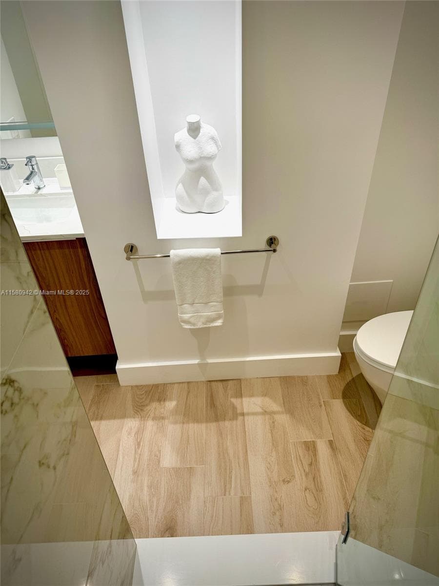 2301 Collins Ave 837 photo 22