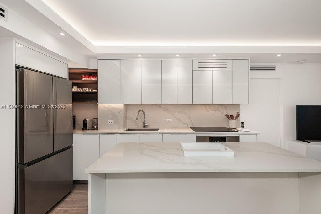 2301 Collins Ave 837 photo 7