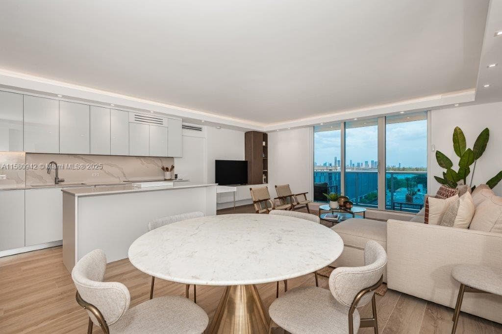 2301 Collins Ave 837 photo 1
