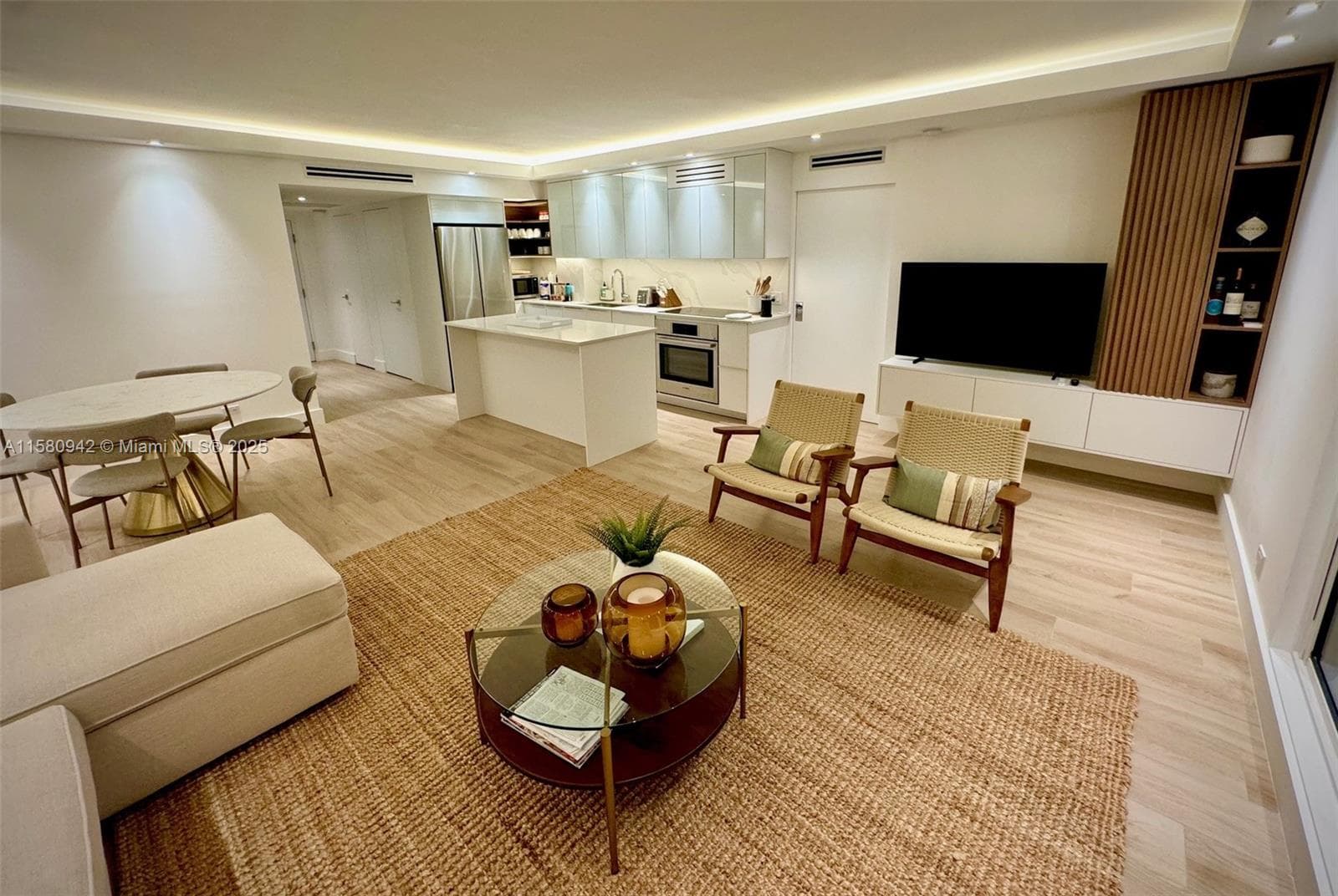 2301 Collins Ave 837 photo 5