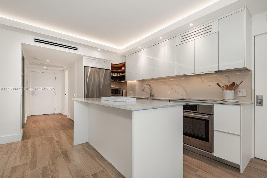 2301 Collins Ave 837 photo 9