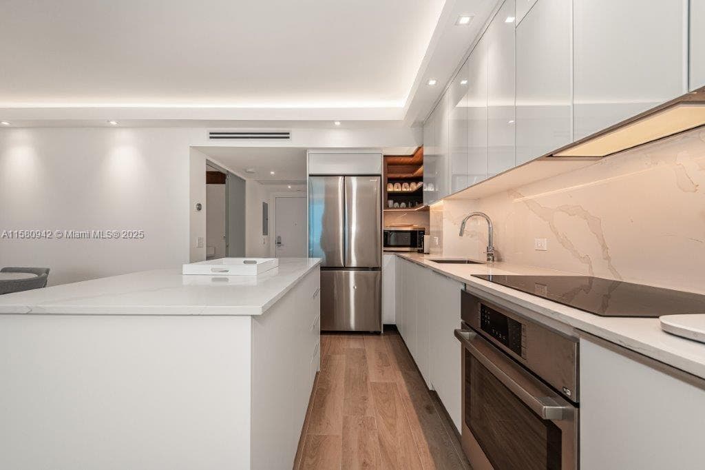 2301 Collins Ave 837 photo 10