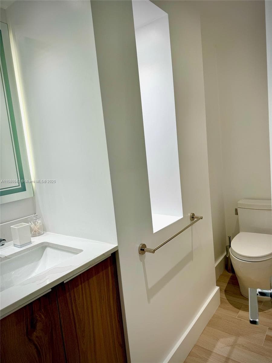 2301 Collins Ave 837 photo 18