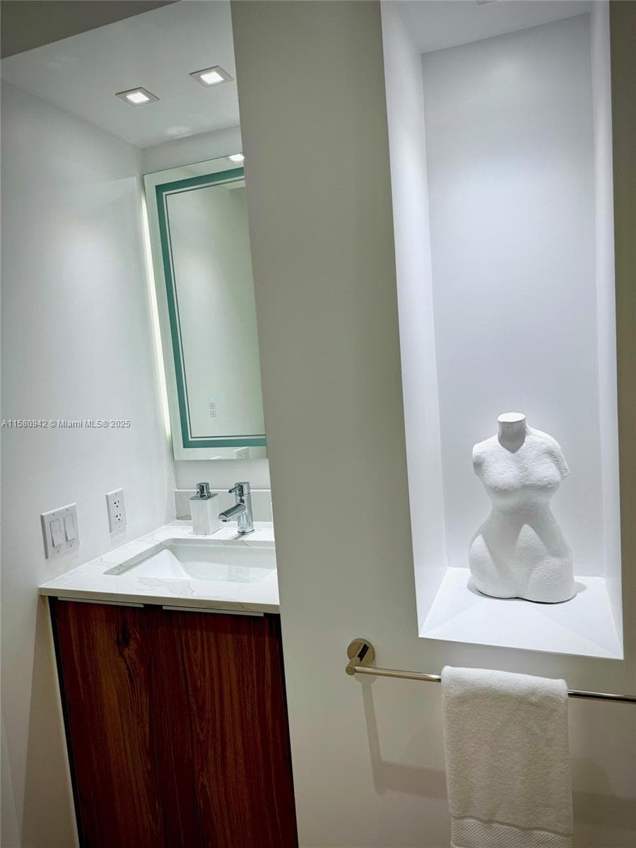 2301 Collins Ave 837 photo 21