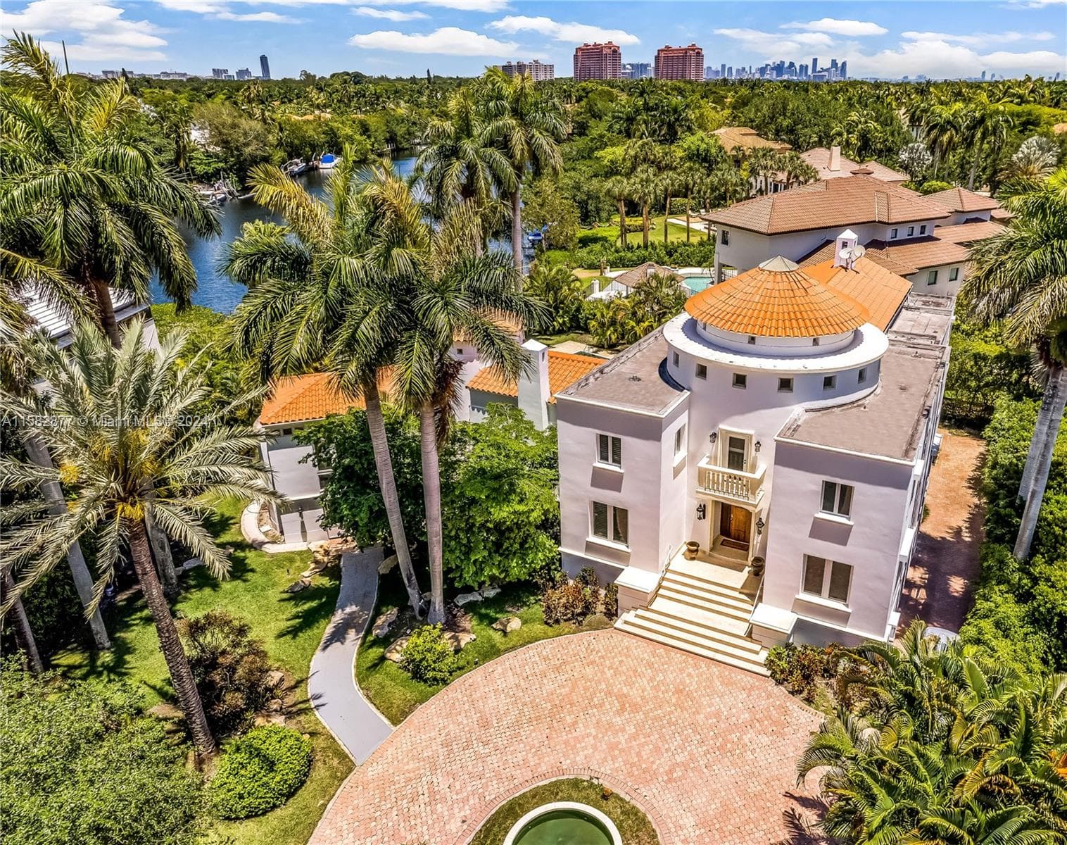431 Costanera Rd photo 1