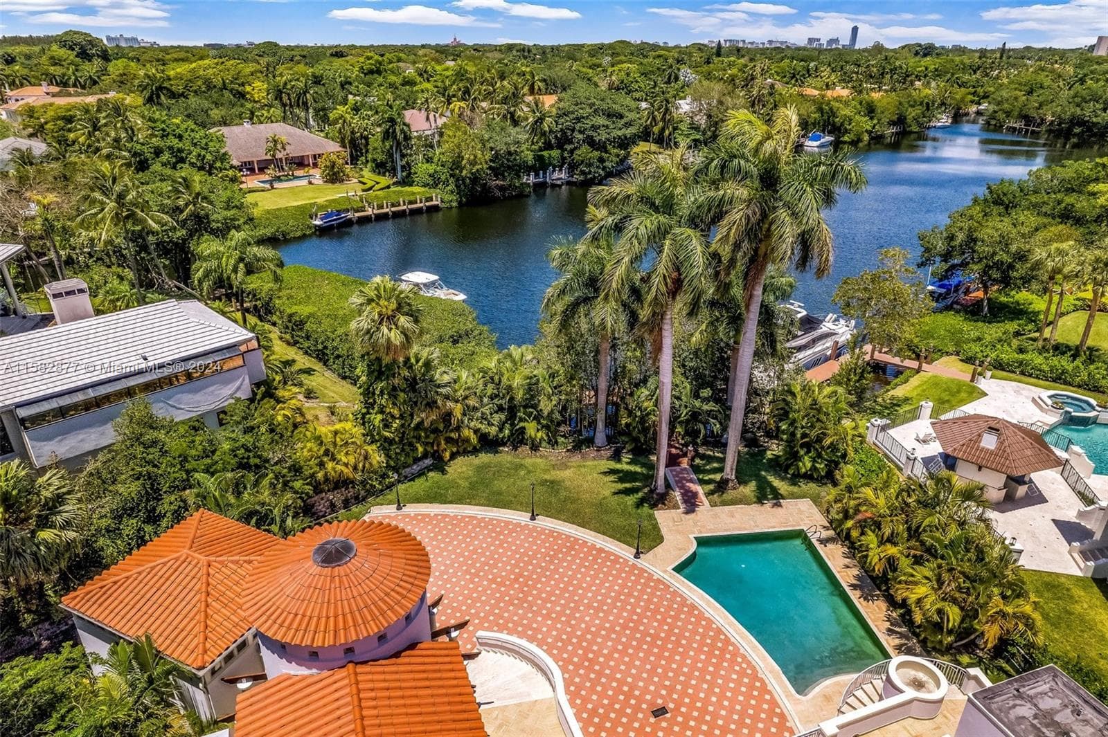 431 Costanera Rd photo 4