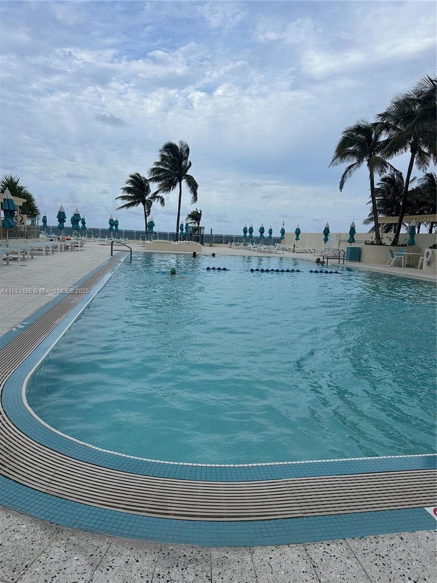 2501 Ocean Dr 1530 photo 2