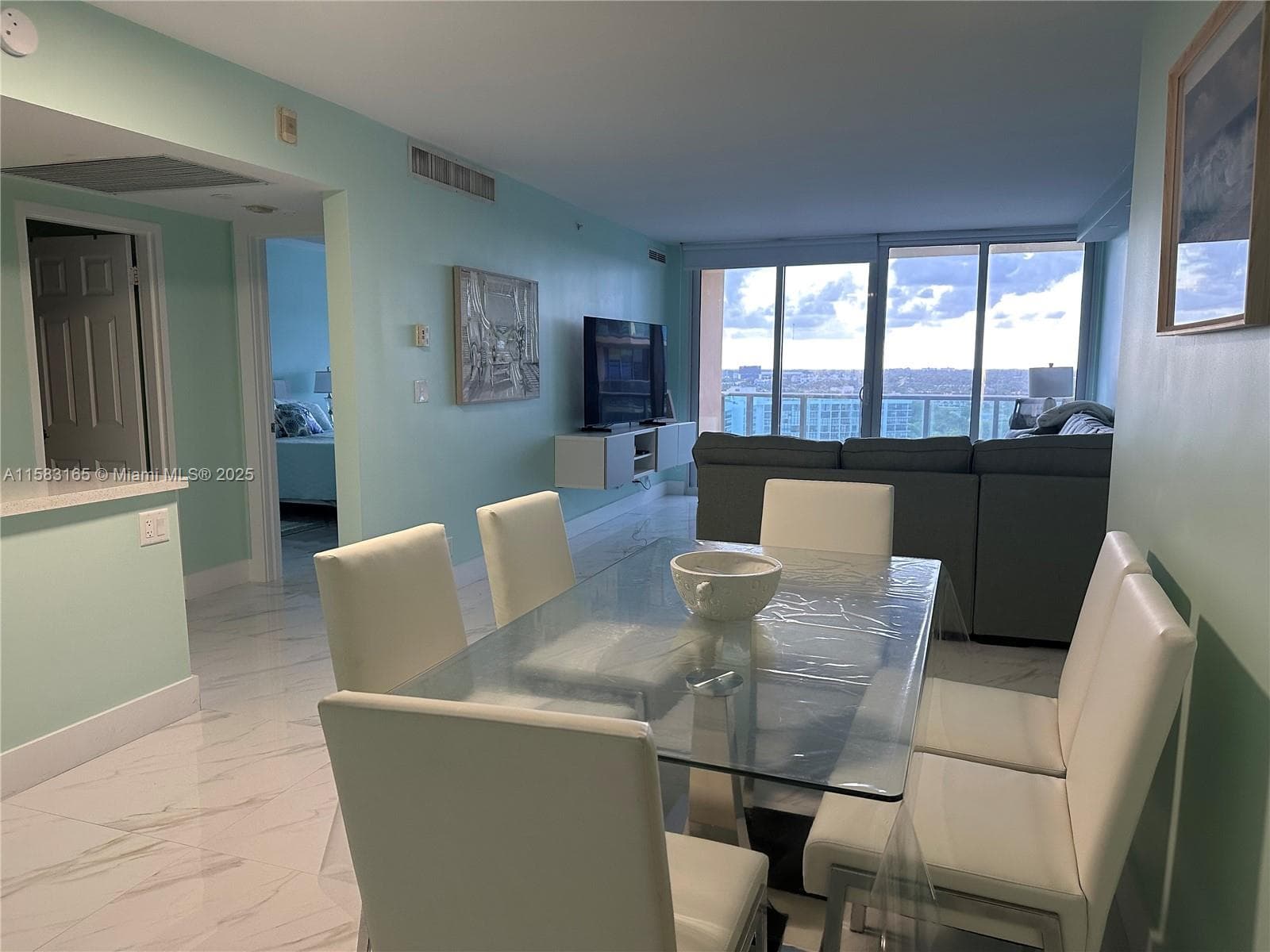 2501 Ocean Dr 1530 photo 13