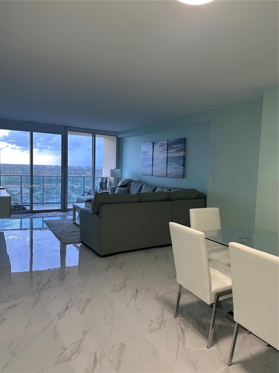 2501 Ocean Dr 1530 photo 17