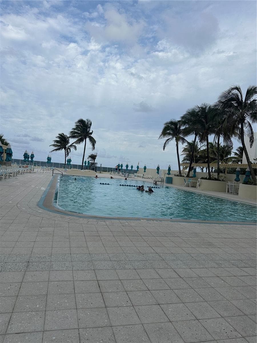 2501 Ocean Dr 1530 photo 3