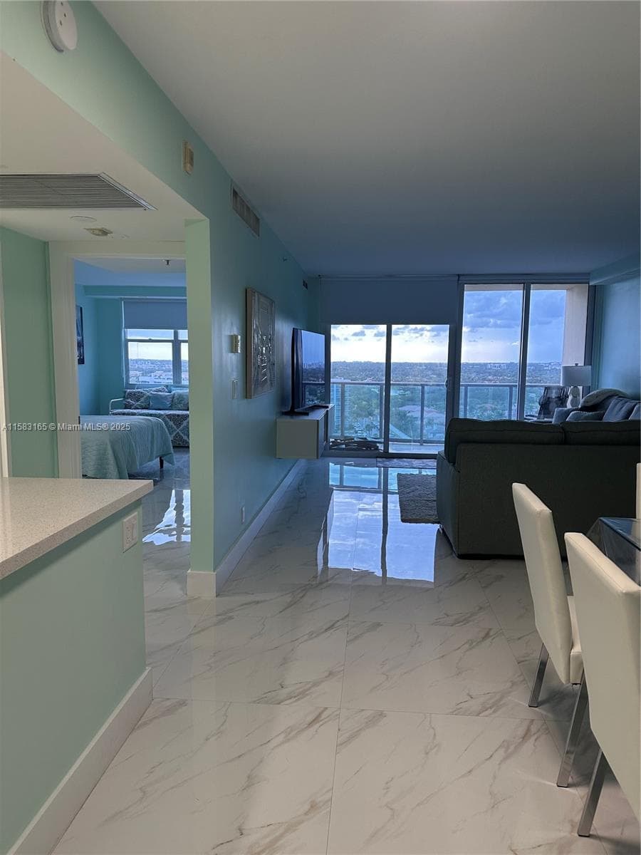 2501 Ocean Dr 1530 photo 20