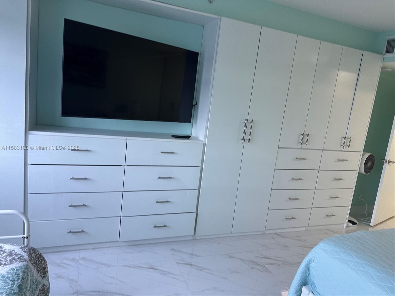 2501 Ocean Dr 1530 photo 14