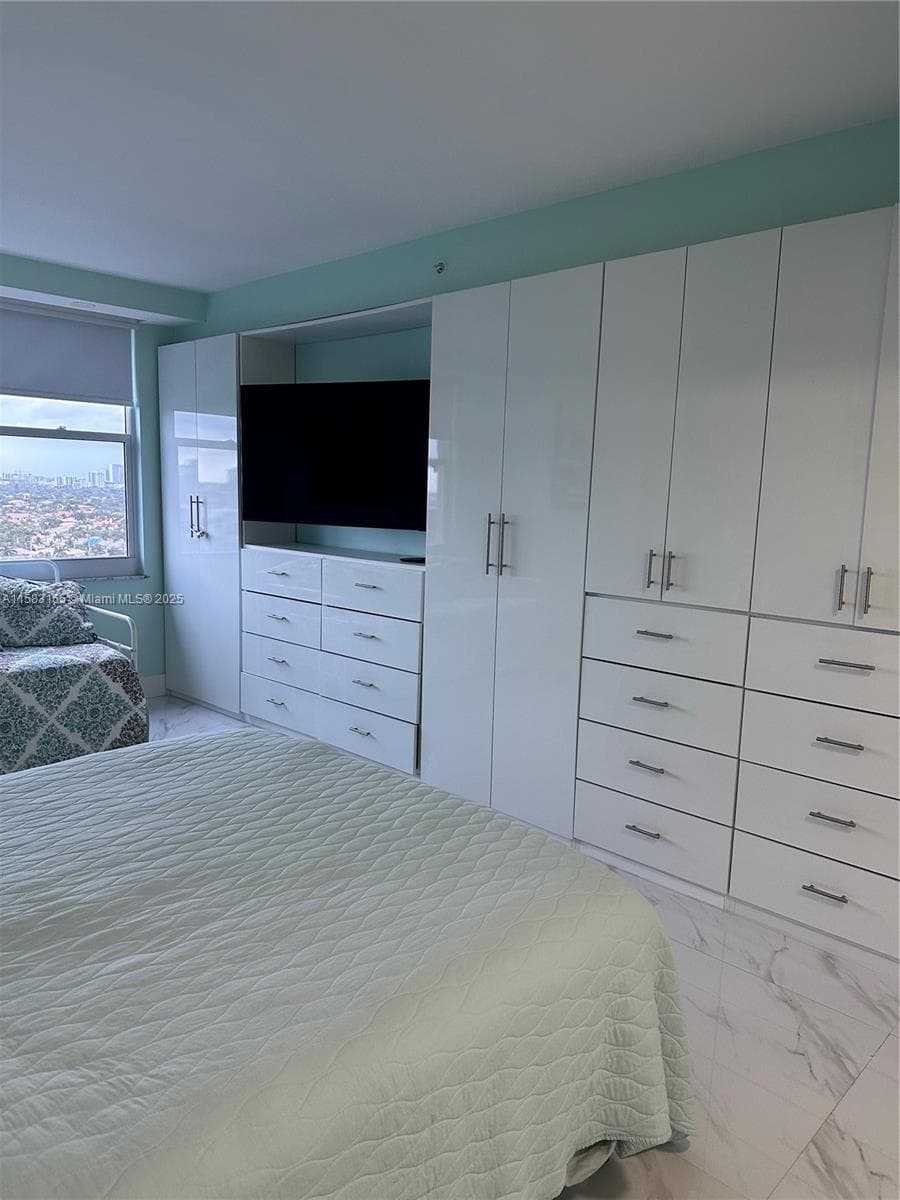 2501 Ocean Dr 1530 photo 8