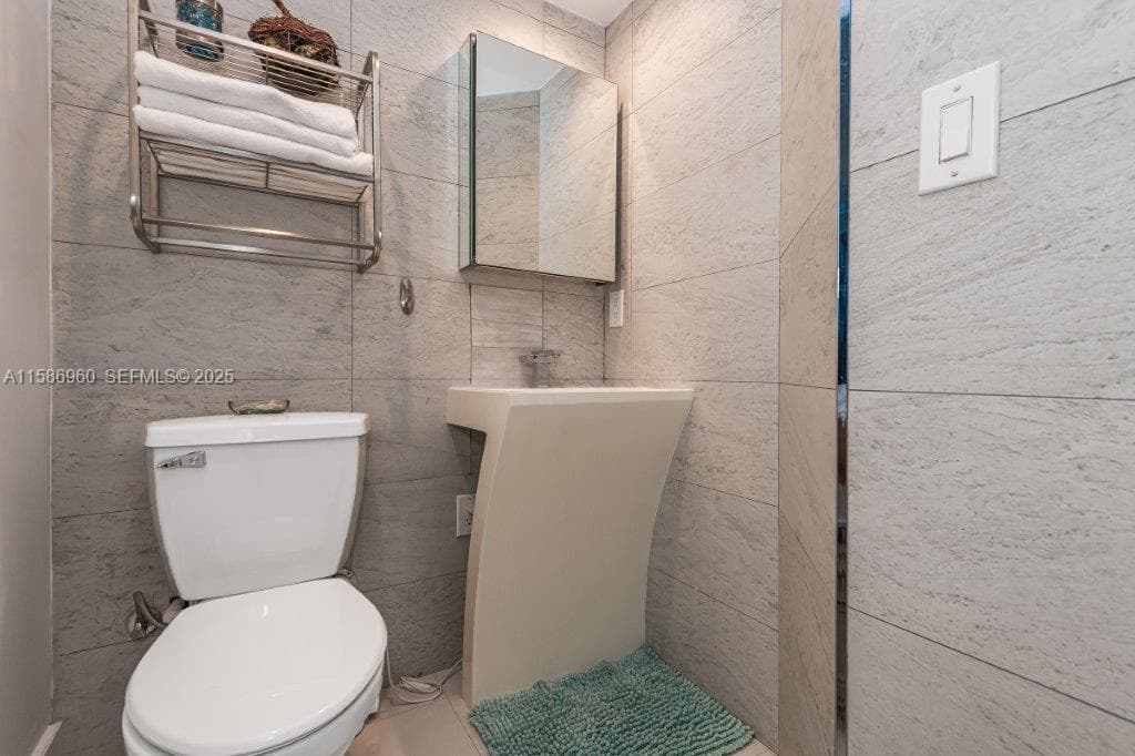 2301 Collins Ave 1111 photo 21