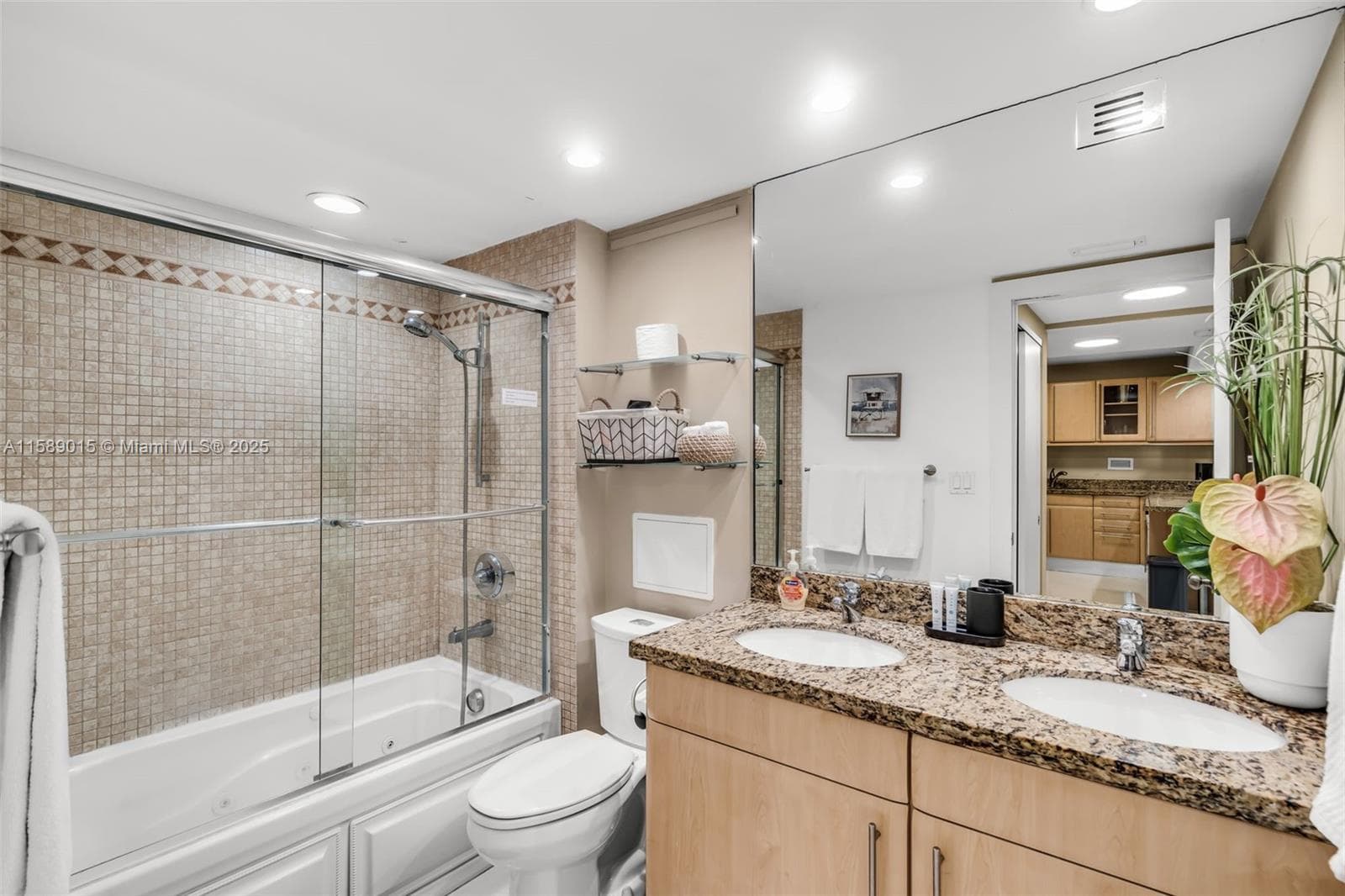 2301 Collins Ave 325 photo 22