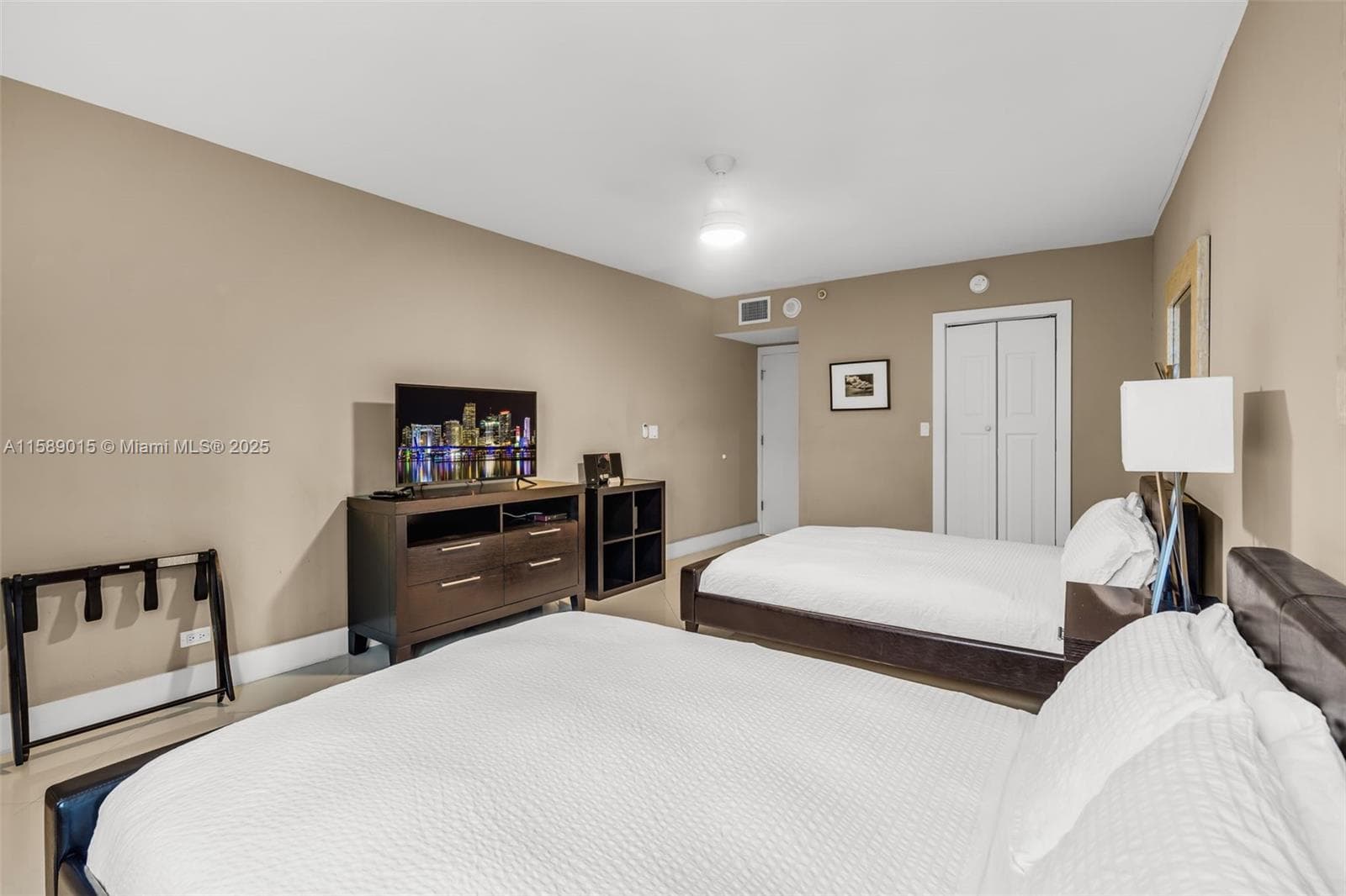 2301 Collins Ave 325 photo 20