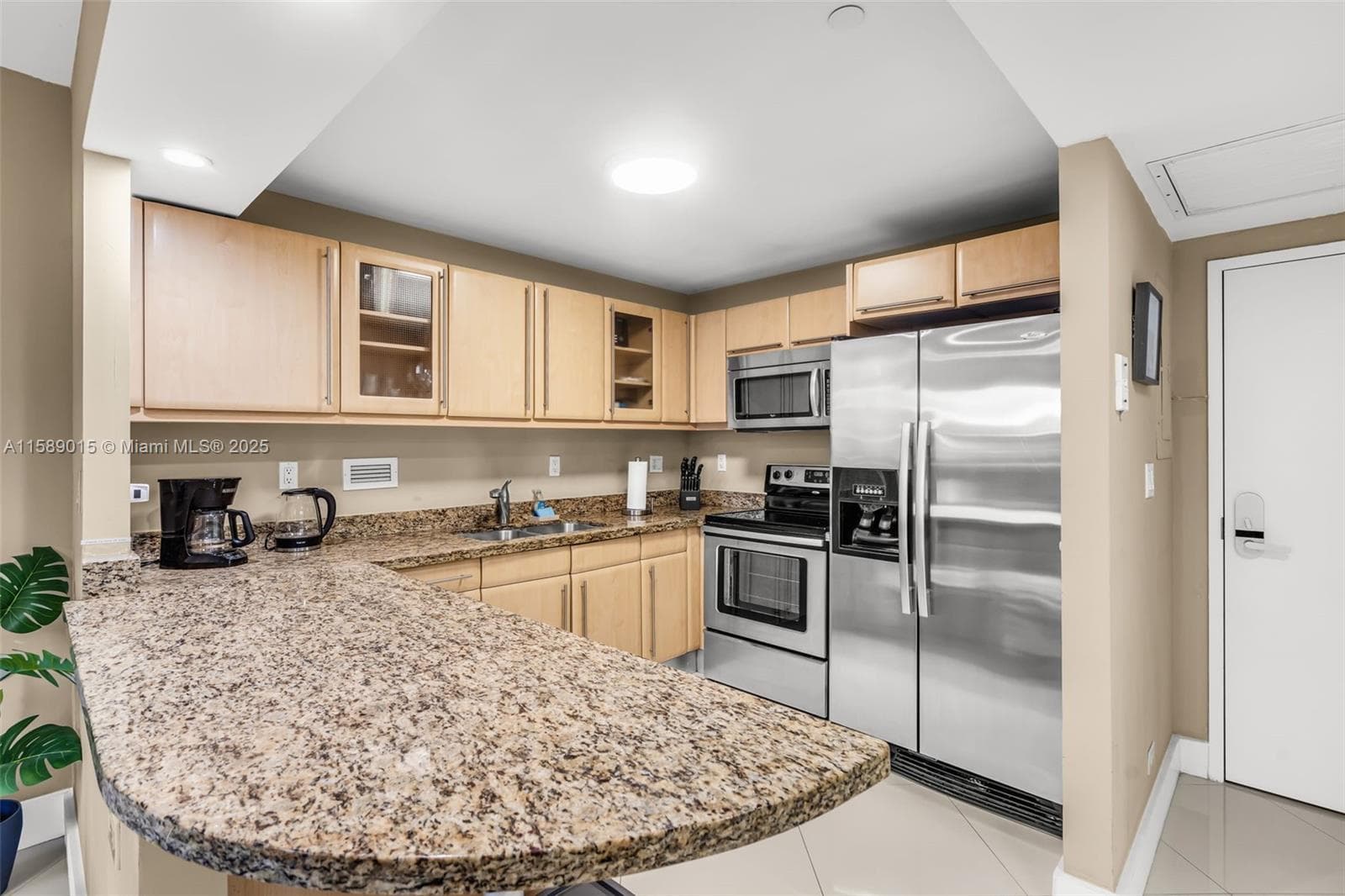 2301 Collins Ave 325 photo 24