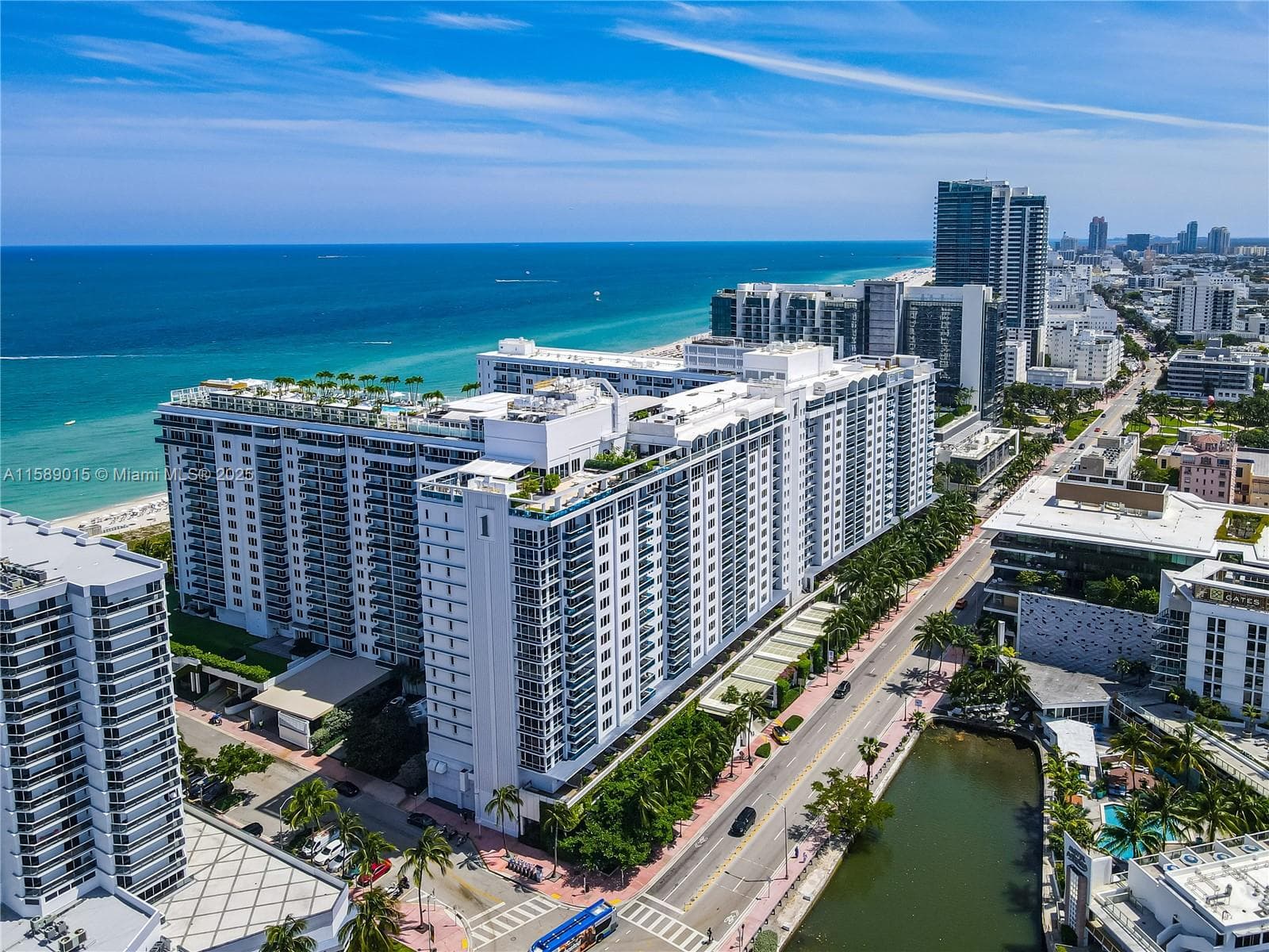 2301 Collins Ave 325 photo 4