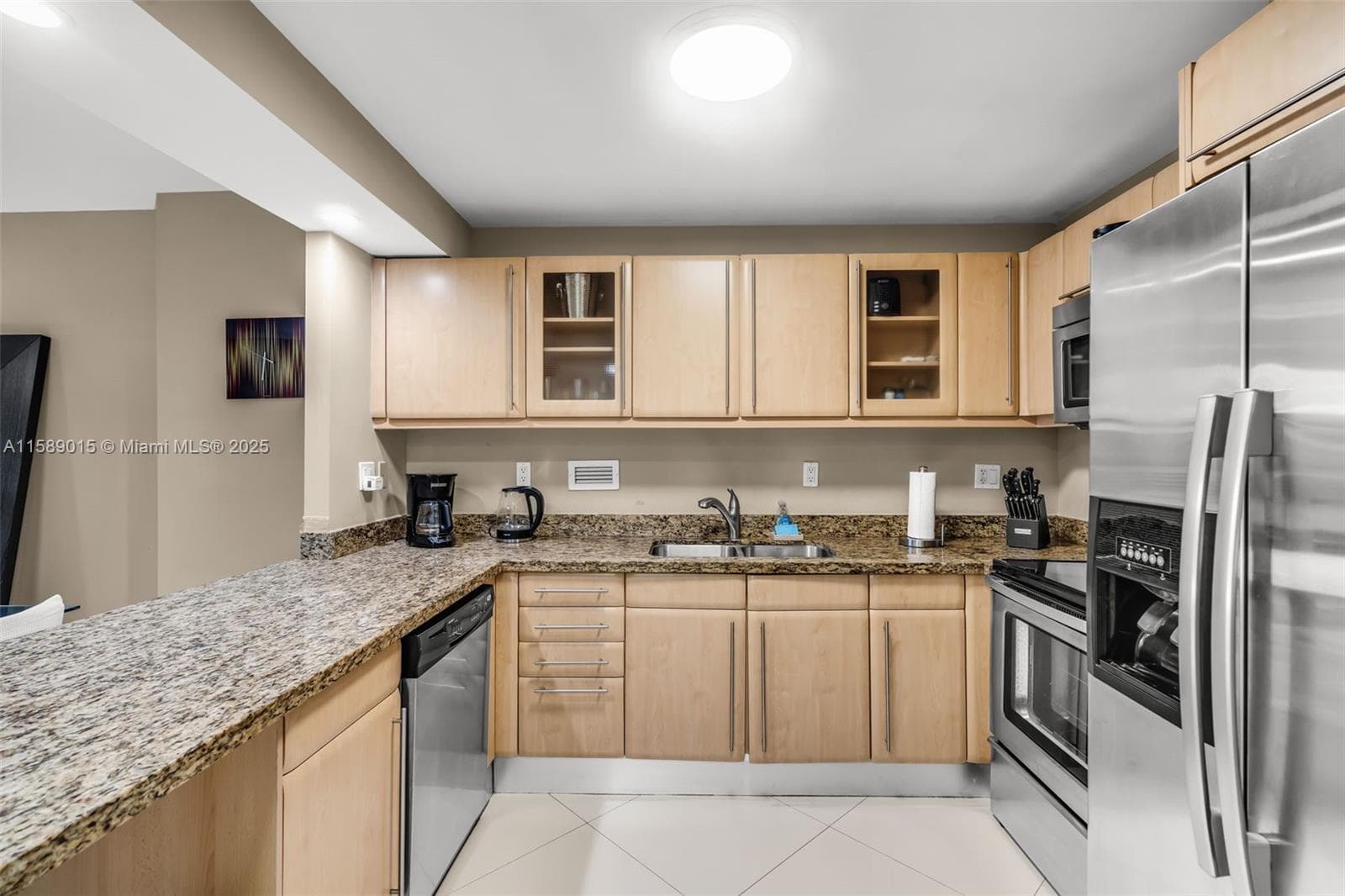 2301 Collins Ave 325 photo 25