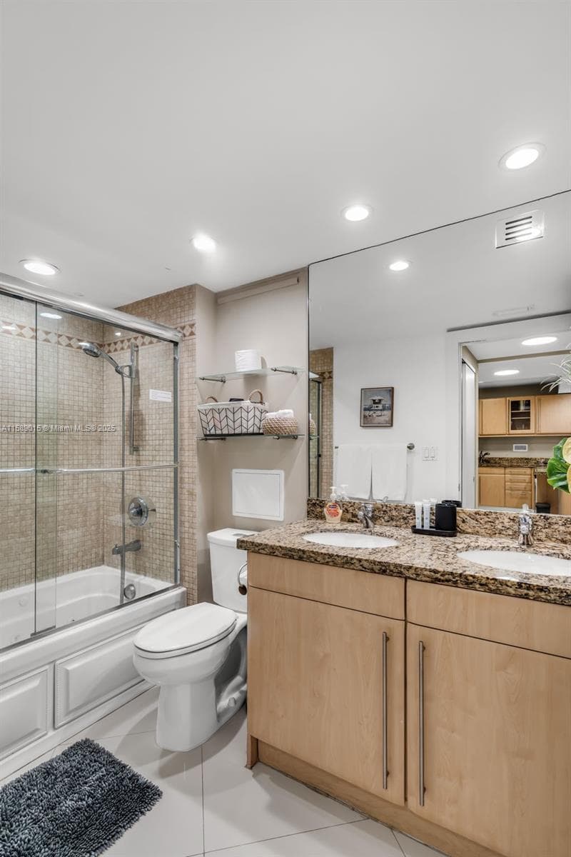 2301 Collins Ave 325 photo 21