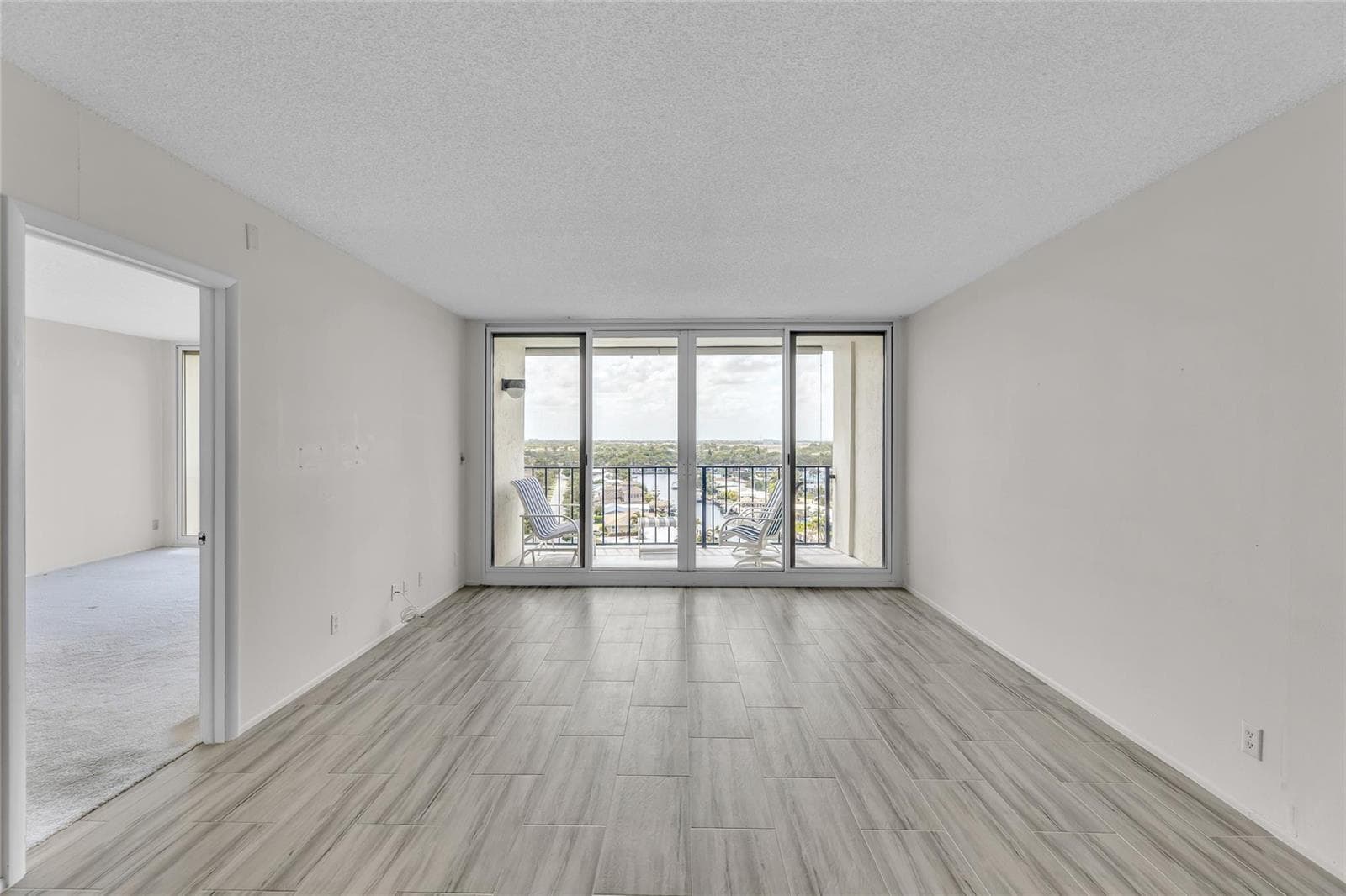 521 N Riverside Drive 1004 photo 23