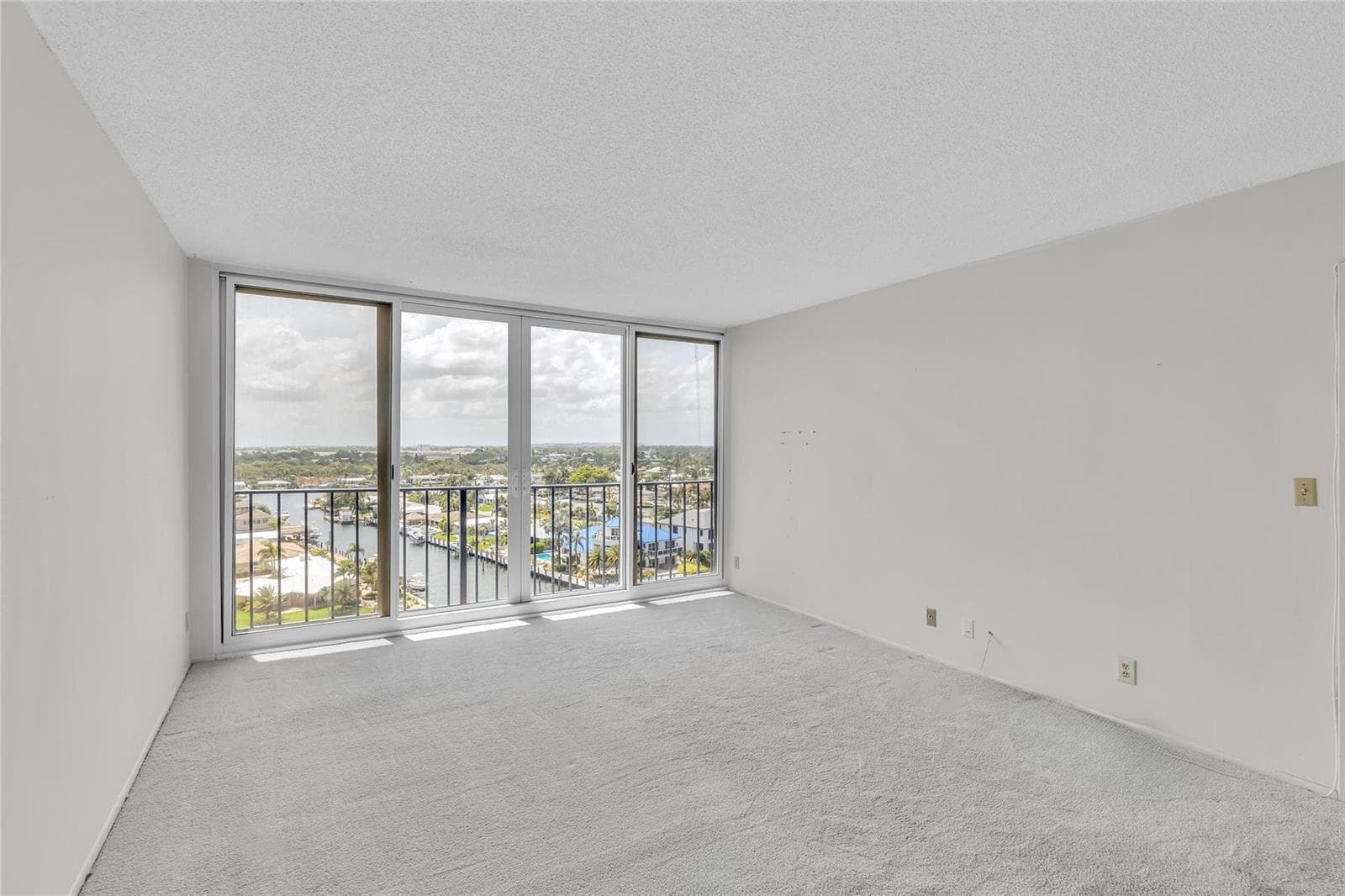 521 N Riverside Drive 1004 photo 16