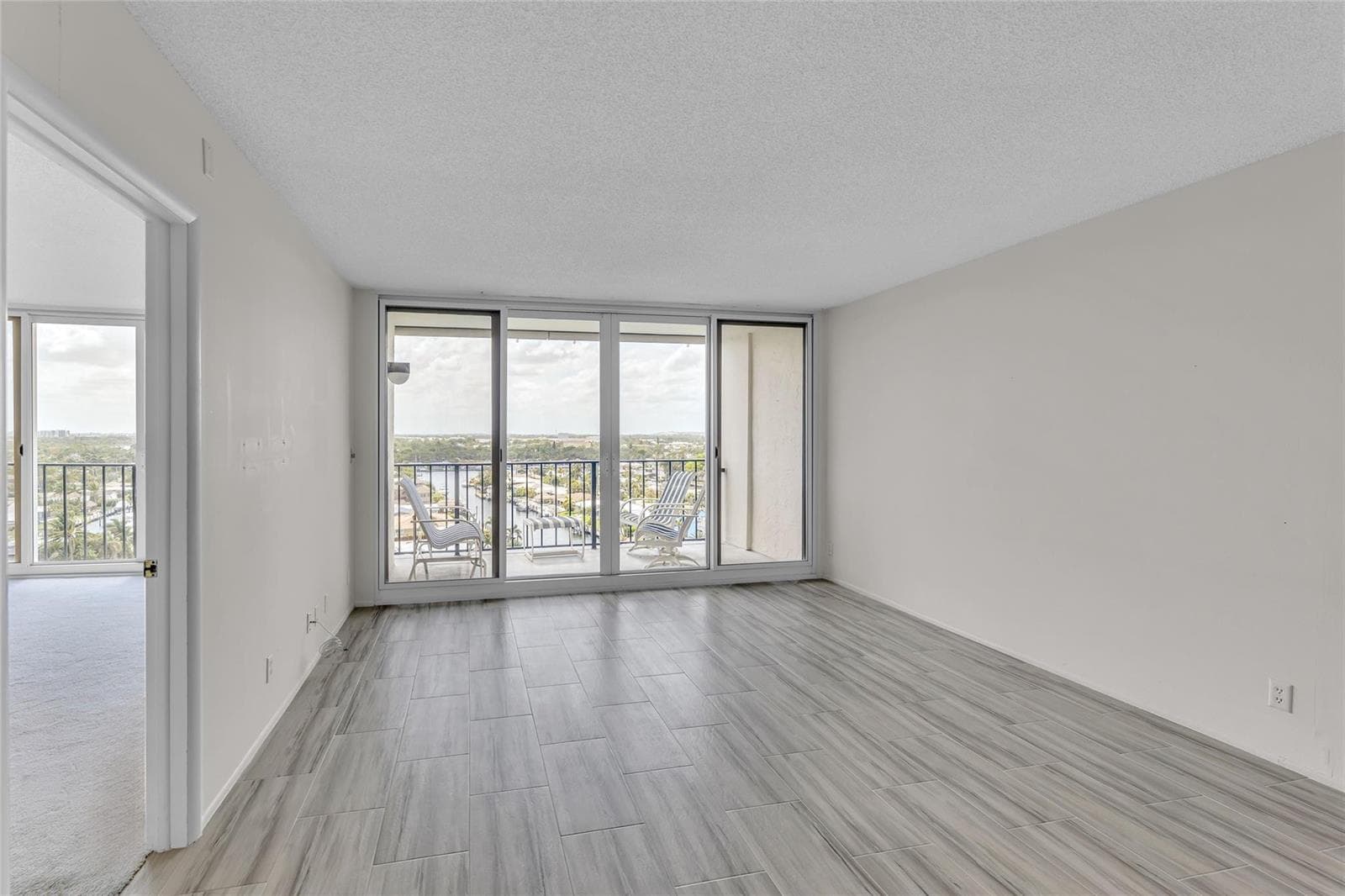 521 N Riverside Drive 1004 photo 24
