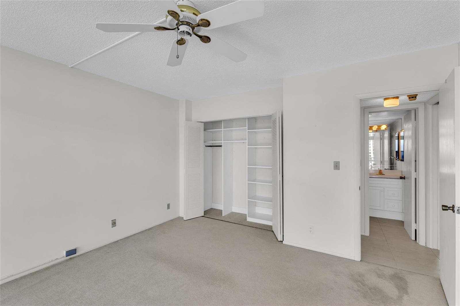 521 N Riverside Drive 1004 photo 14