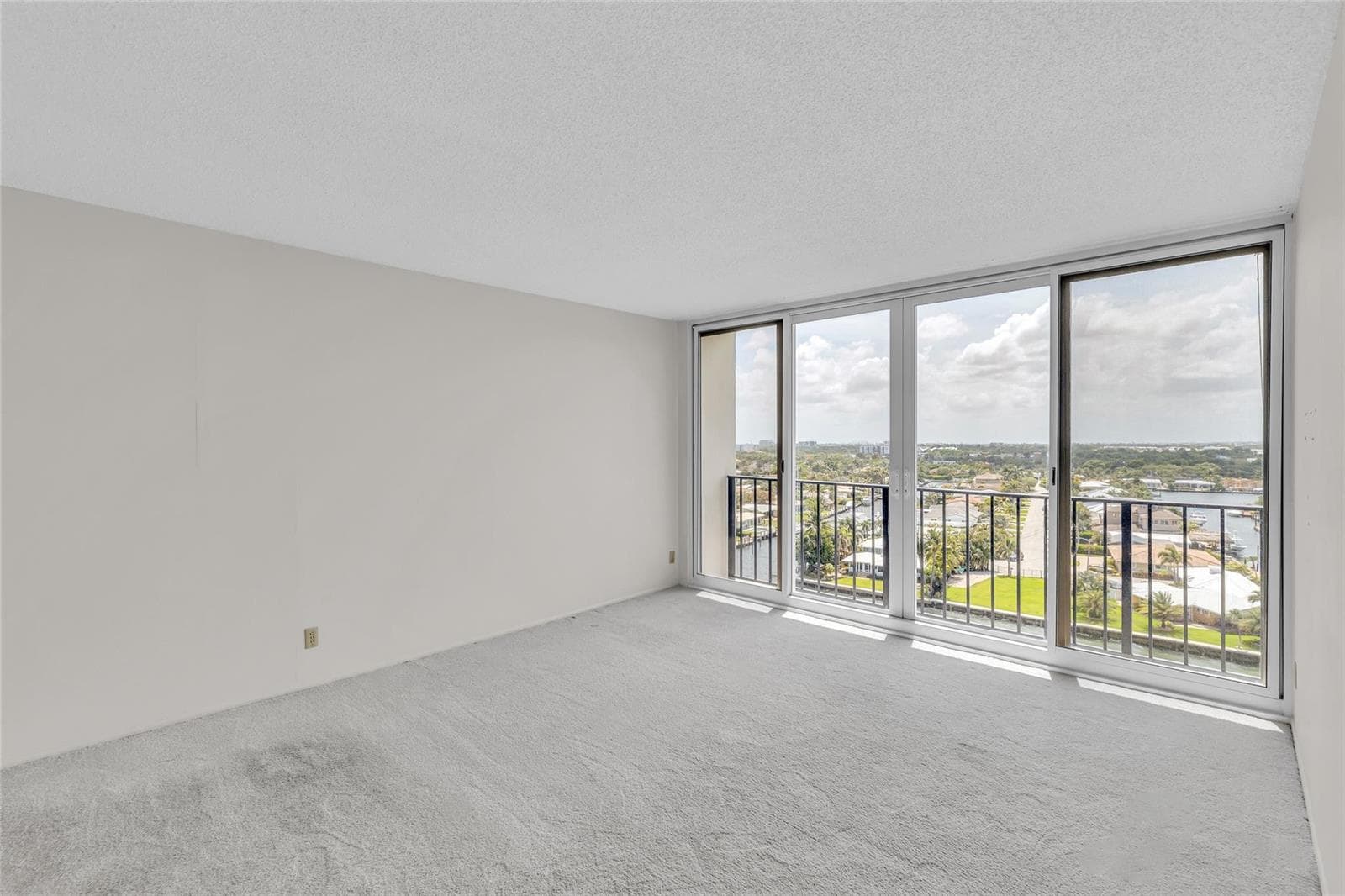 521 N Riverside Drive 1004 photo 8