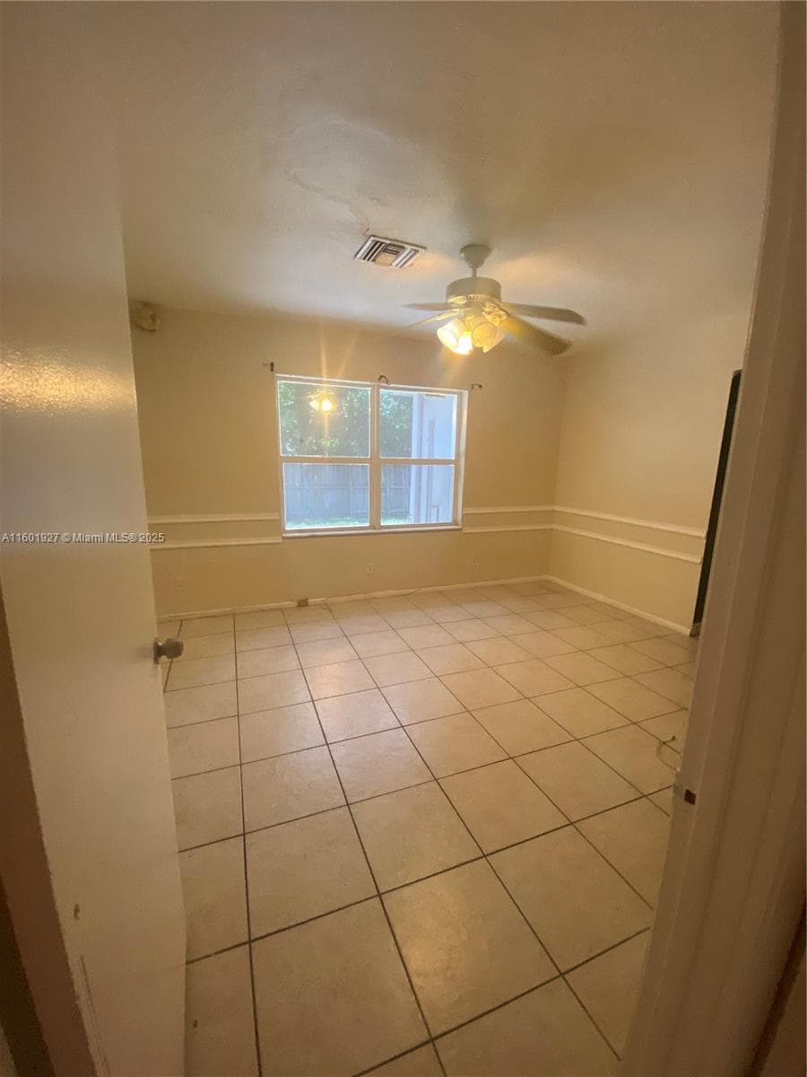 1739 SW 28th Ter photo 12