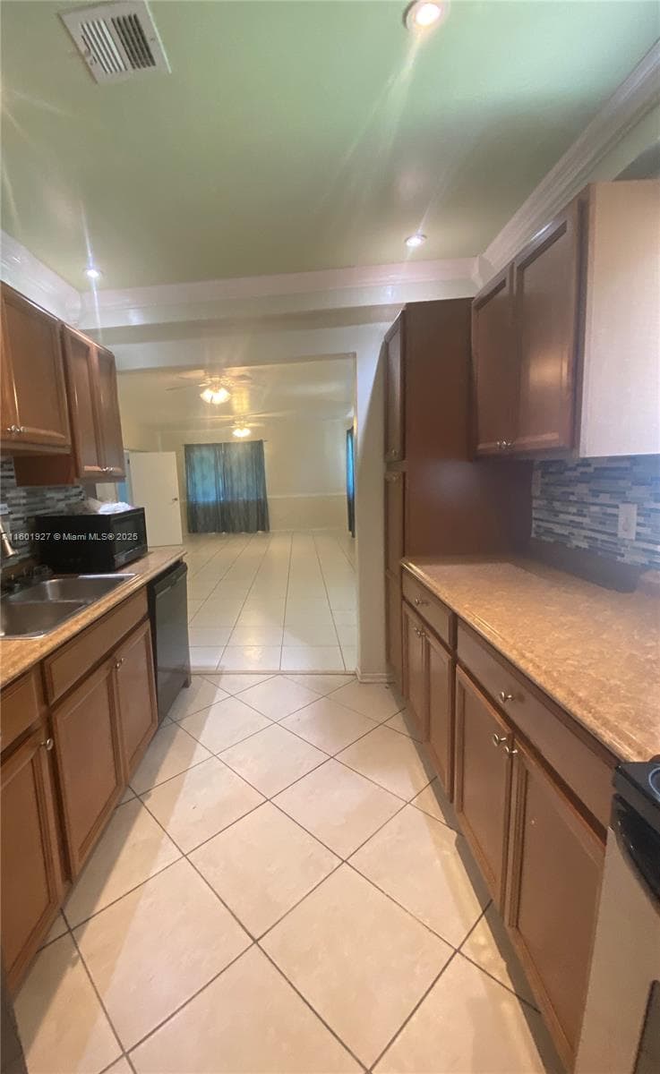 1739 SW 28th Ter photo 5