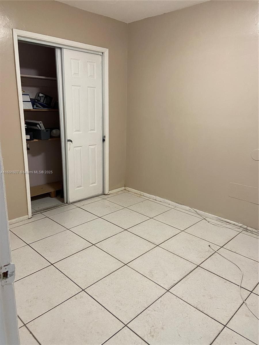 1739 SW 28th Ter photo 9