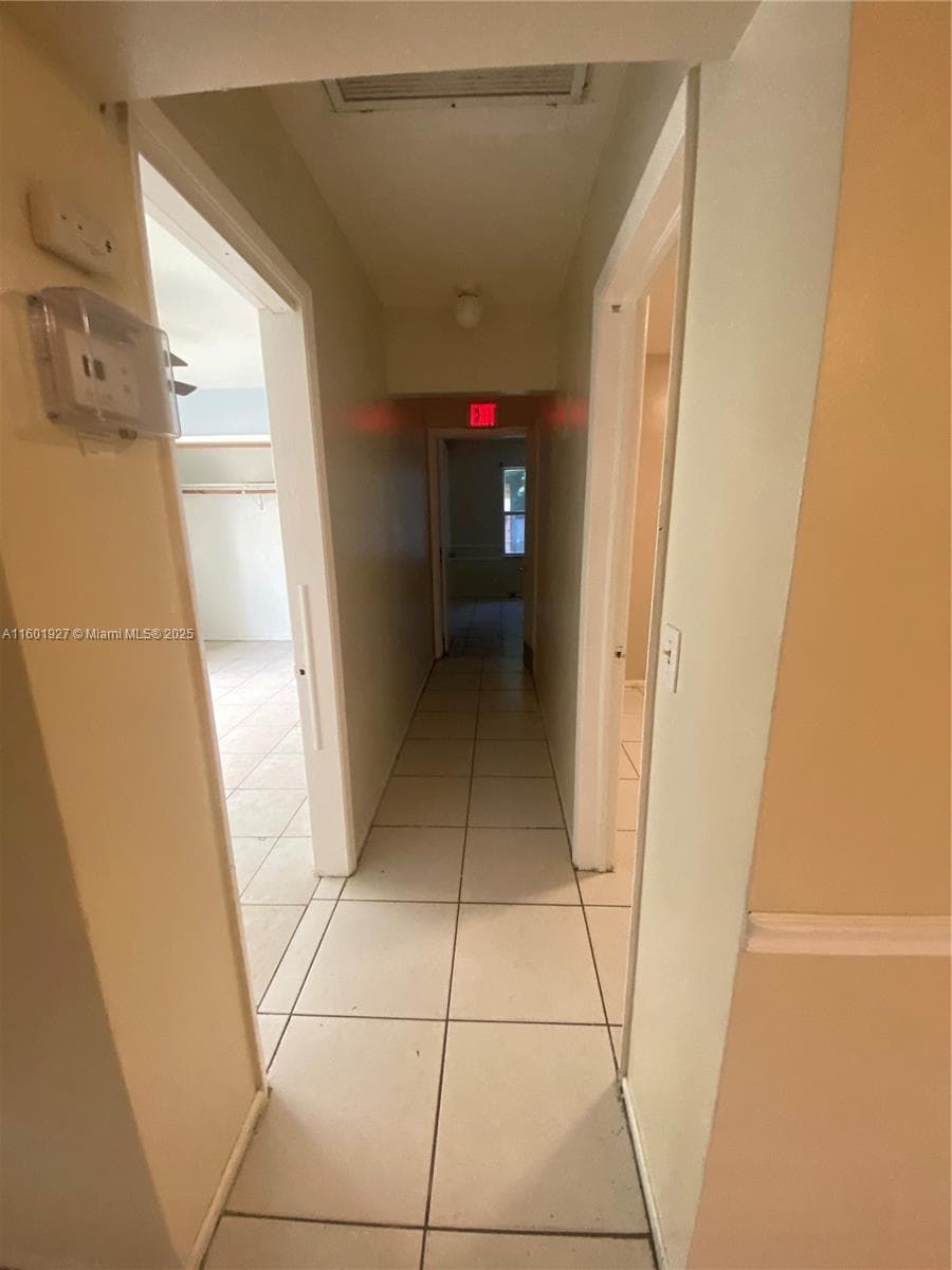 1739 SW 28th Ter photo 10