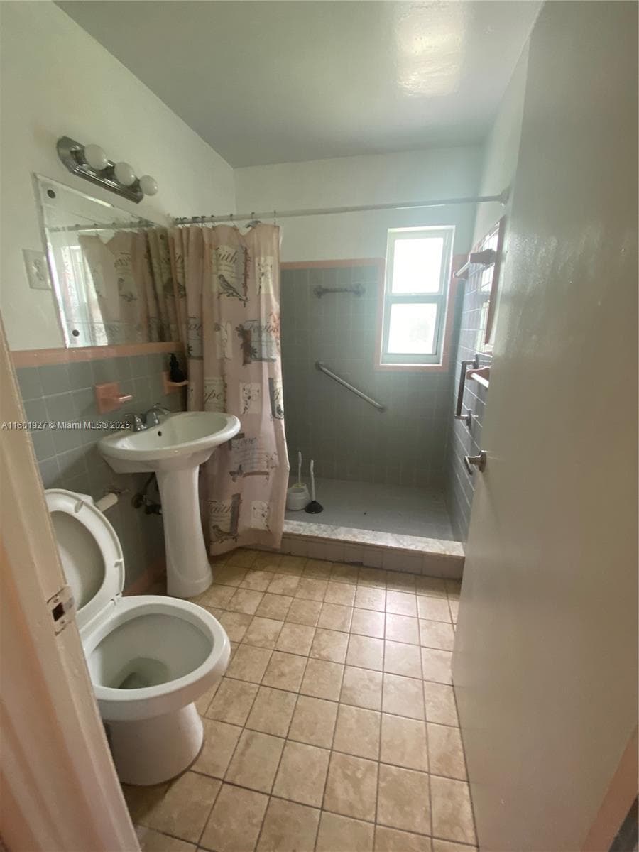 1739 SW 28th Ter photo 11