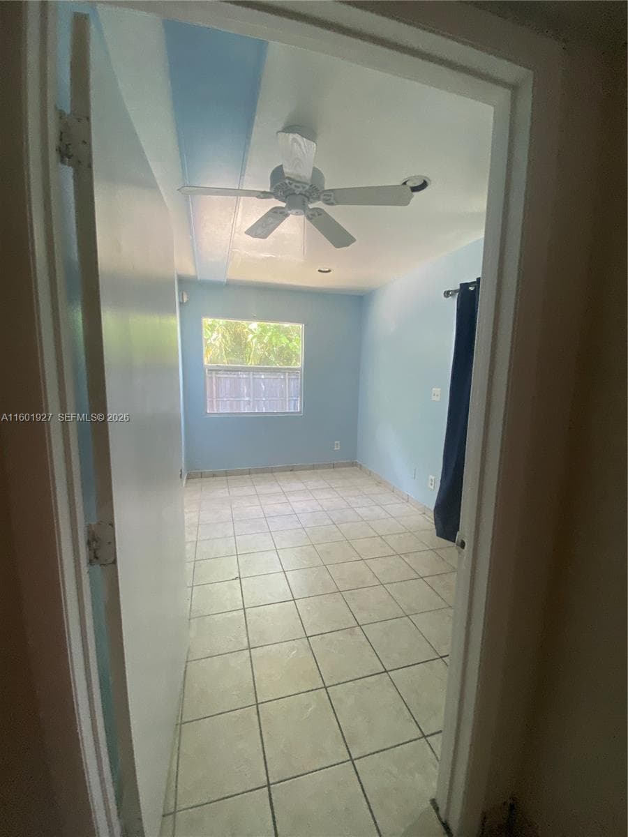 1739 SW 28th Ter photo 21