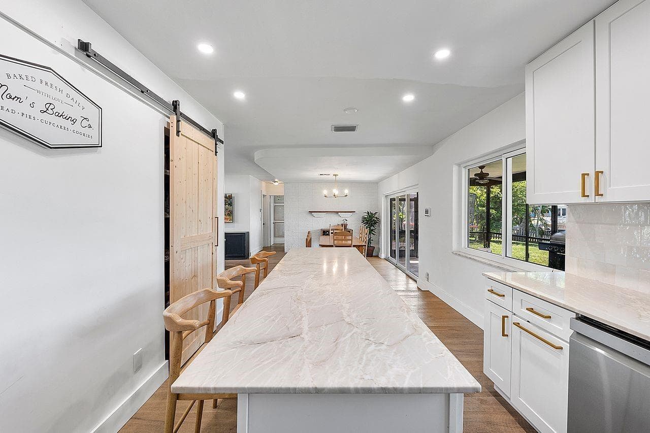1034 SW 24th Avenue photo 8