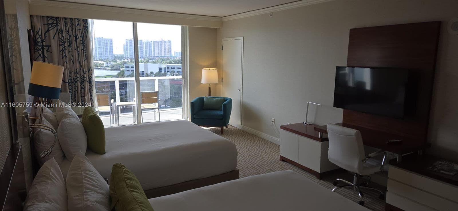 18001 Collins Ave 601 photo 3