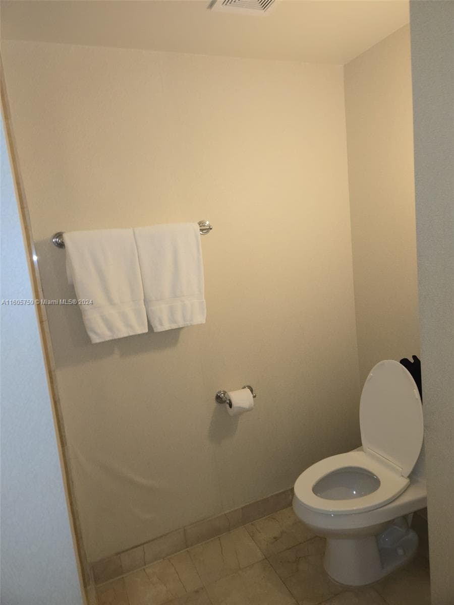 18001 Collins Ave 601 photo 14
