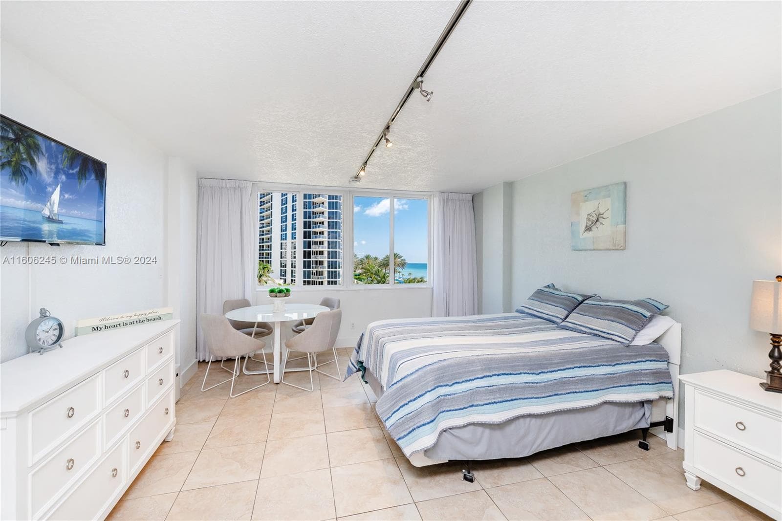 19201 Collins Ave(avlb 7/15/26) 318 photo 11