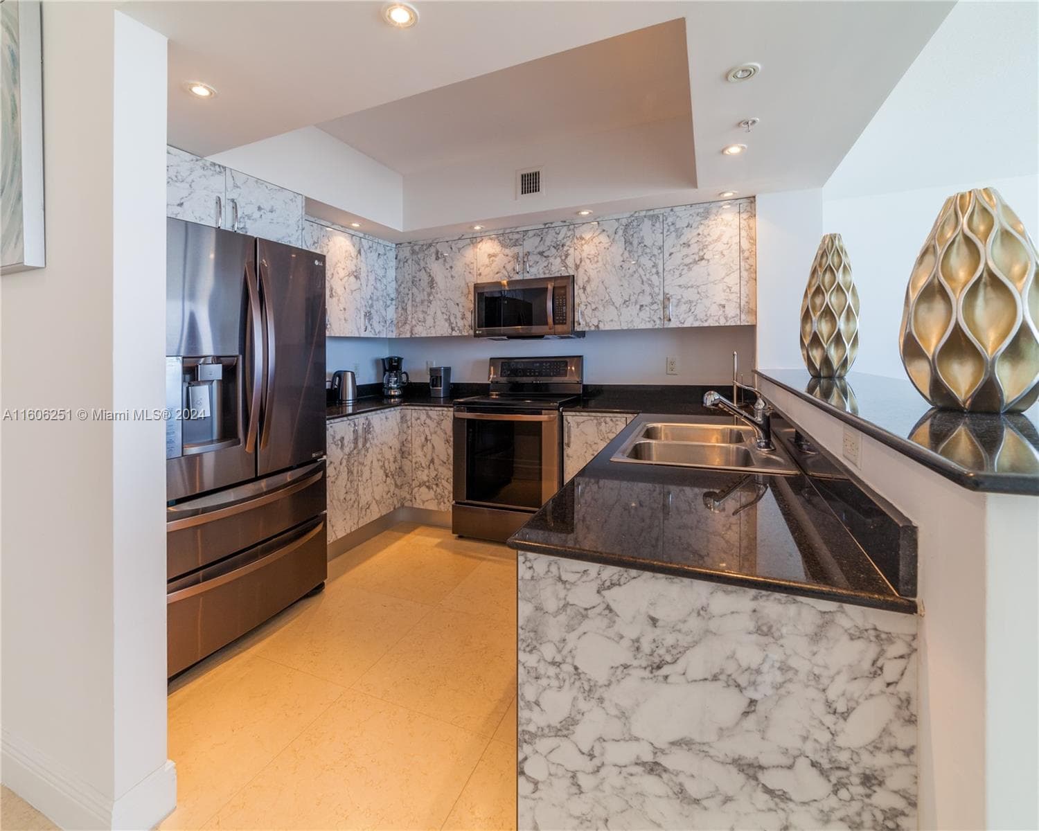 16699 Collins Ave(avlbnow) 3707 photo 12