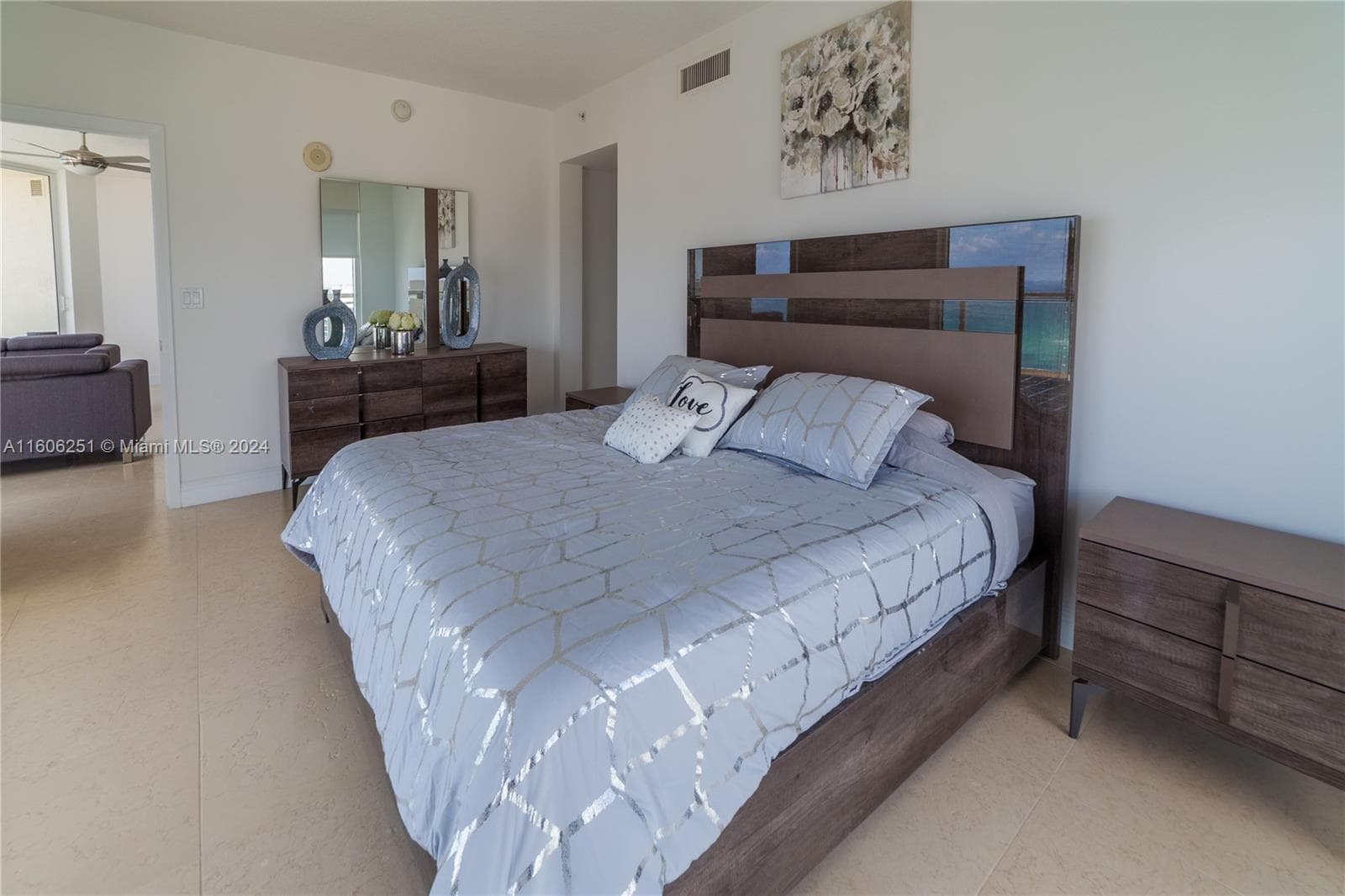 16699 Collins Ave(avlbnow) 3707 photo 7