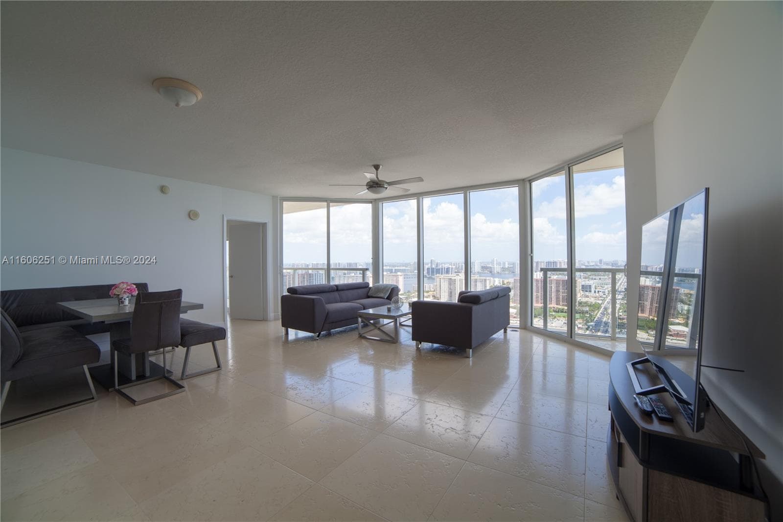 16699 Collins Ave(avlbnow) 3707 photo 5