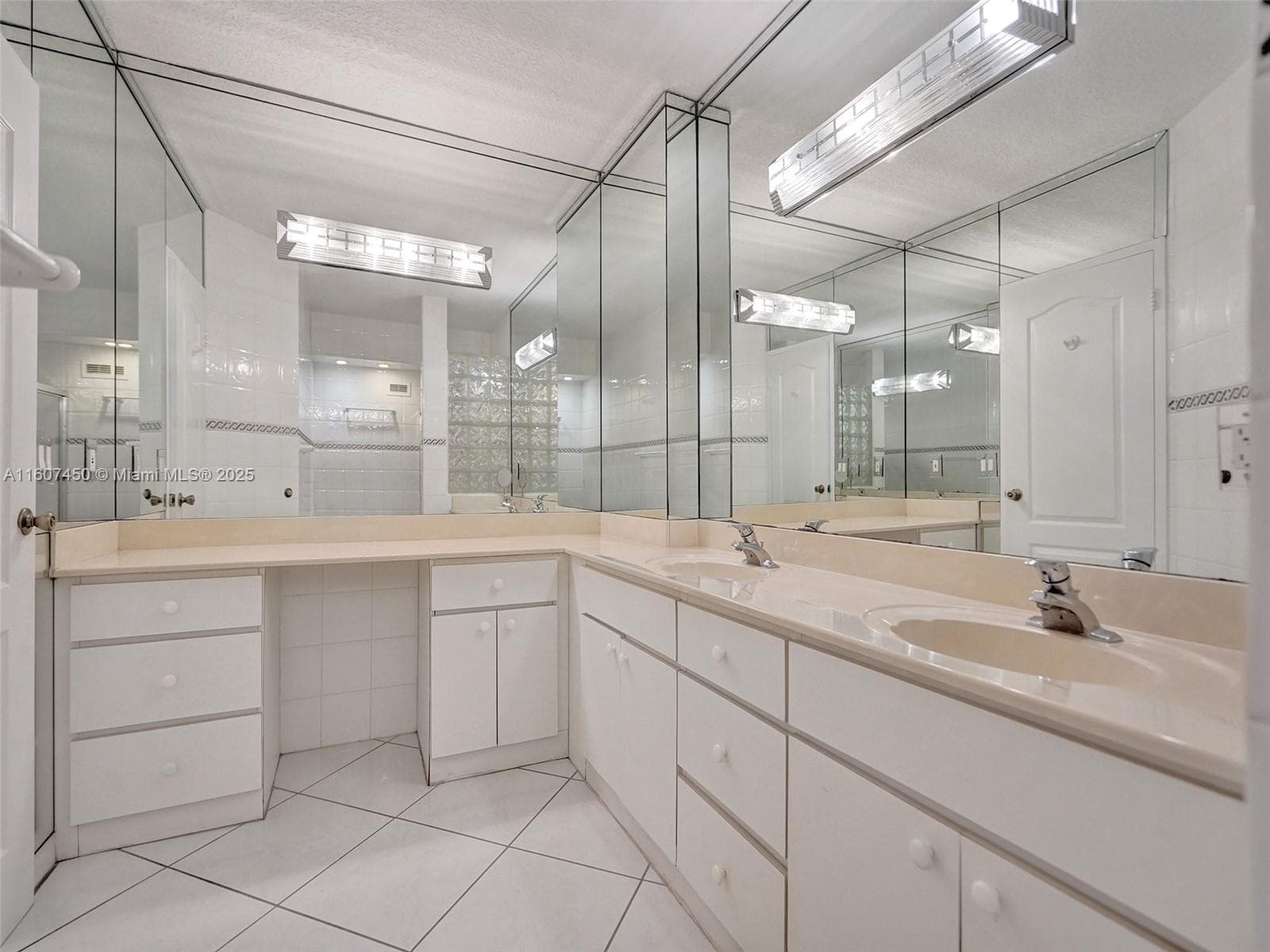 3725 S OCEAN DR 1506 photo 13