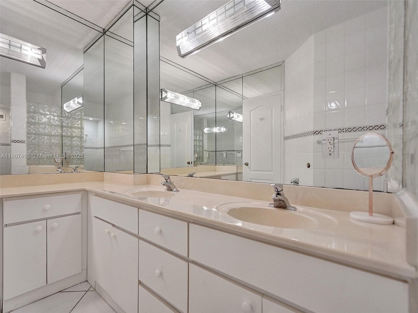 3725 S OCEAN DR 1506 photo 12